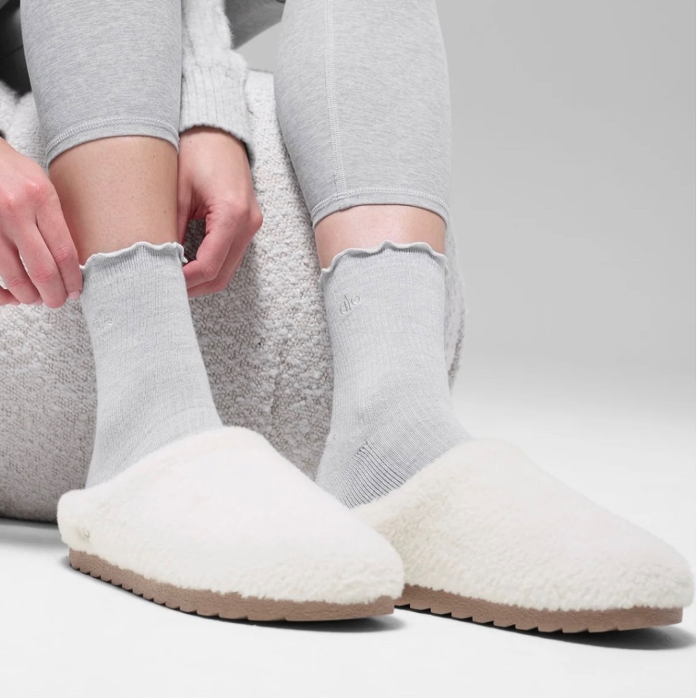 🧸 alo Unisex Sherpa Recovery Slipper
